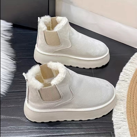 White / Cream Winter Boots - Brand New! - Picture 1 of 4